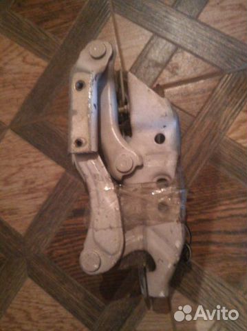 Петля капота Mercedes A200