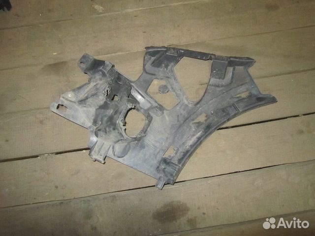 Кронштейн переднего бампера правый Megane III