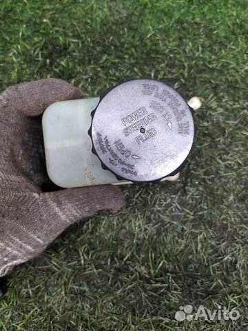 Бачок гур Toyota Avensis 1