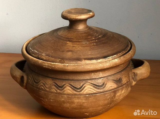 Большой глиняный горшок