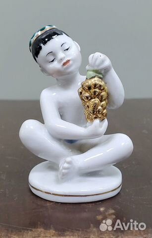 Фарфор Мальчик с виноградом лфз оригинал