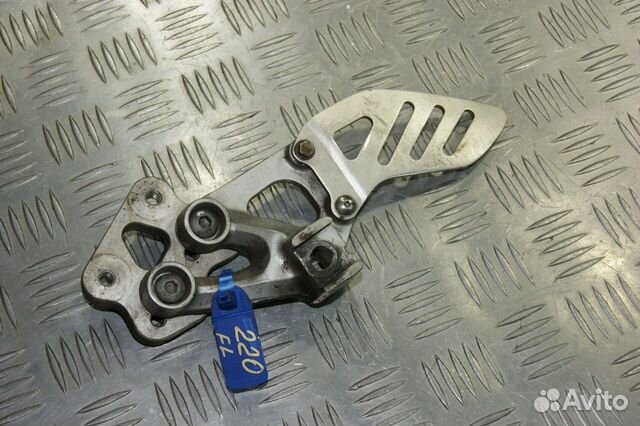 Крепление подножки водителя левое Suzuki GSX-R600