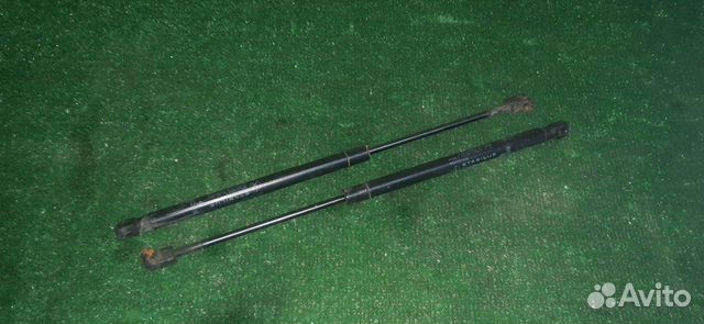 Амортизатор капота Dodge RAM 1500