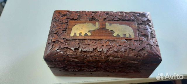 Деревянная шкатулка