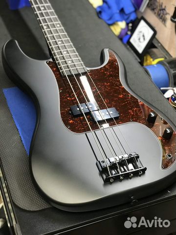 Бас-гитара Harley Benton + Аксессуары