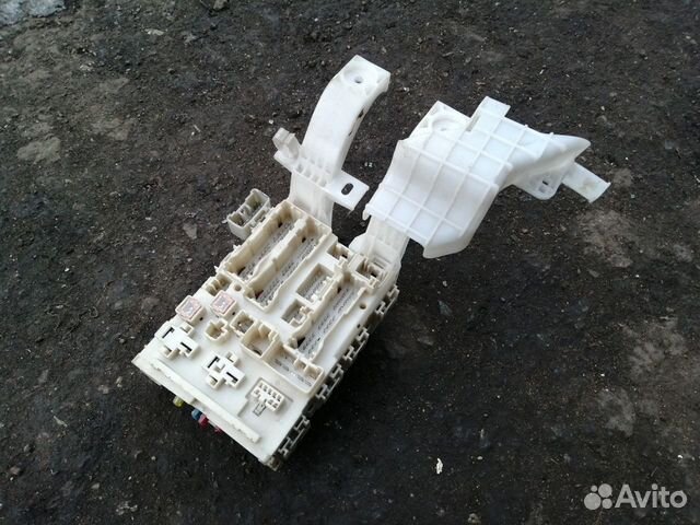 Блок предохранителей салона Toyota Vitz 90