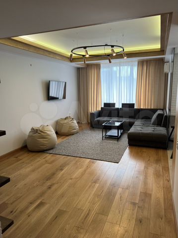 2-к. квартира, 76 м², 2/4 эт.
