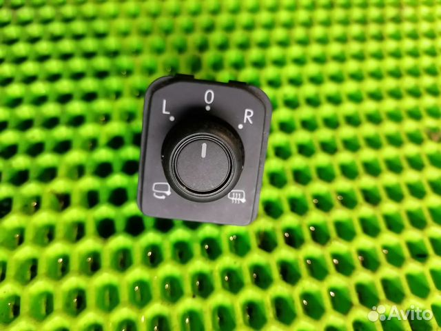 Джойстик зеркал на VW Passat B8 2015-2019
