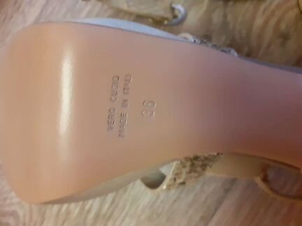 Босоножки новые Италия питон