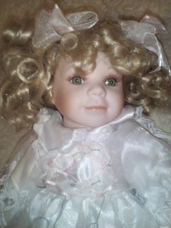 Фарфоровая кукла