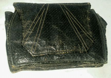 Старенькая театральная сумочка клатч