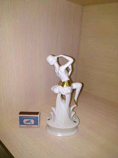 Фарфоровая статуэтка Балерина