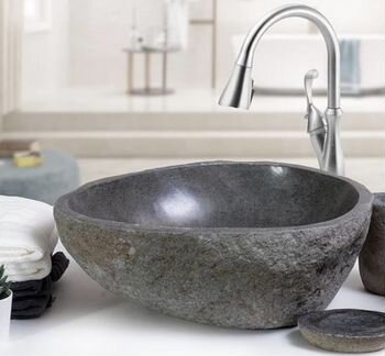 Раковина из речного камня