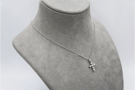 Золотой крестик с бриллиантами 0.64 ct