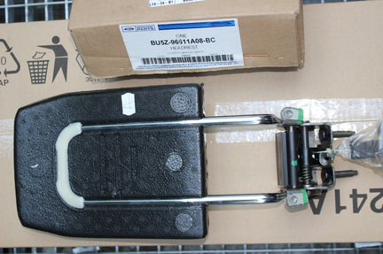 Подголовник сиденья 3 ряда Ford BU5Z96611A08BC