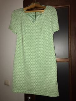 Платье с короткими рукавами. Прямой покрой