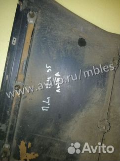 Молдинг переднего крыла слева Мерседес W124
