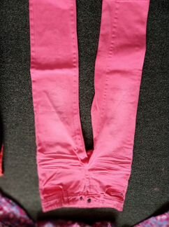 Джинсы розовые