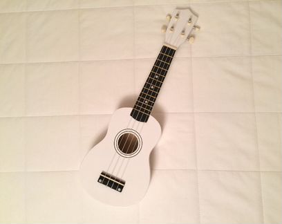 Укулеле белая