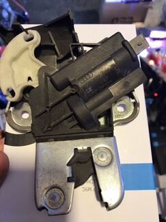 Замок багажника Ауди а4 2008г