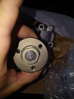 Помпа на renge rover vouge 4,4 ягуар