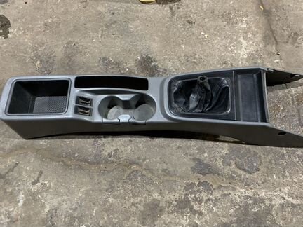Консоль (между сидений) б/у киа Спектра Kia