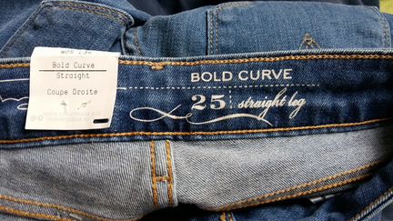 Levis На худенькую, высокую девушку. W25 L34