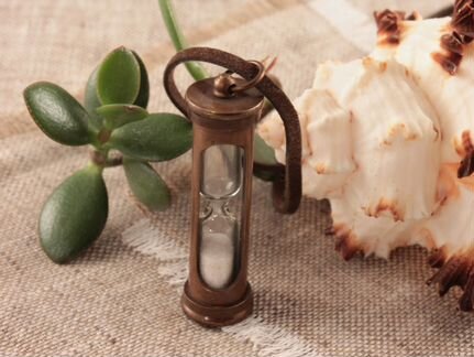 Подвеска Песочные часы №3, на шнурке