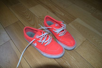 Розовые кеды nike