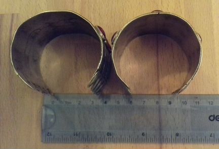 Пара антикварных туркменских браслетов