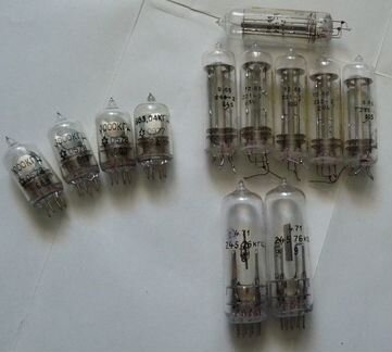 Кварцевые резонаторы. 1000 и др. 11 шт