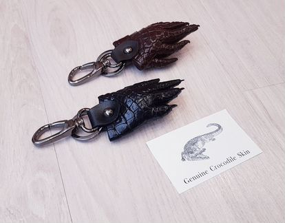 Брелок настоящая лапа крокодила