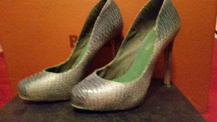 Туфли на высоком каблуке 35-36 размер