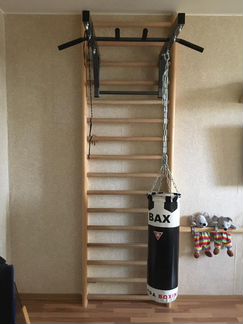 Шведская стенка с турником и боксерской грушей
