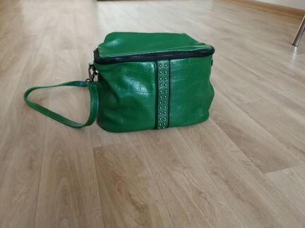 Сумка кожаная изумрудного цвета