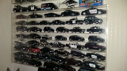 Колекция а/м 1:43, 250 штук в 5 ти стелажах