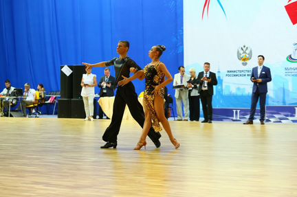 Платье для бальных танцев