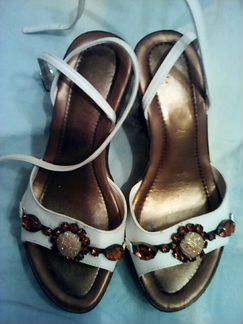 Женские босоножки