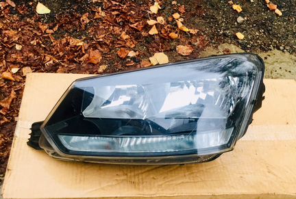 Фара левая Skoda Yeti 2014-18г
