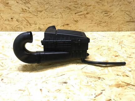 Корпус воздушного фильтра Skoda Superb седан cdab