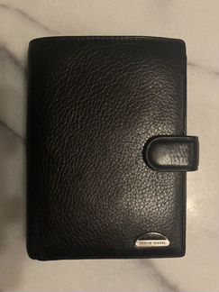 Черное кожаное портмоне