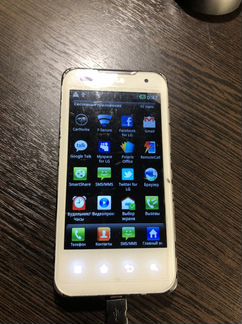 Сенсорный телефон LG
