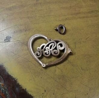 Наша работа Золотой кулон