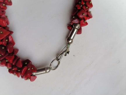 Бусы коралловые