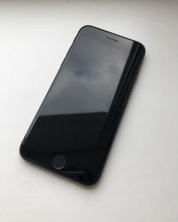 Телефон iPhone 8