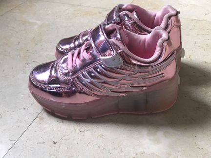 Блестящие кроссовки ролики светящиеся