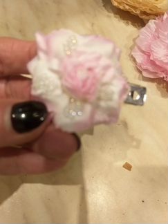 Искусственные цветы -брошки(резинки для волос)