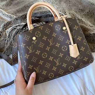 Сумка Montaigne BBLouis Vuitton