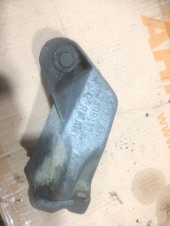 Кранштейн кпп левый Ауди 100 c3 рестайлинг