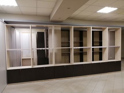 Торговые витрины и шкафы из дсп